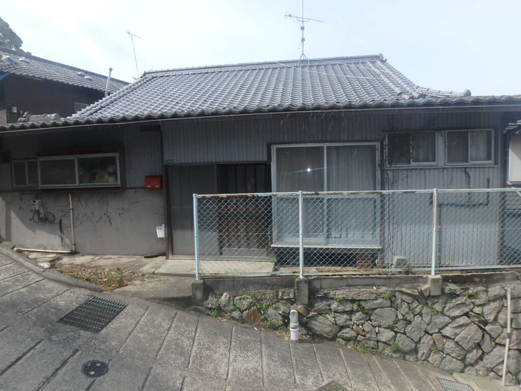 Sea-view kominka with a storehouse