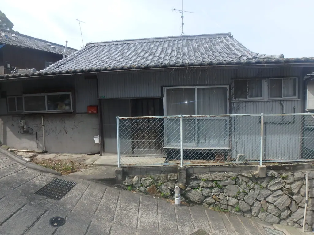 Sea-view kominka with a storehouse