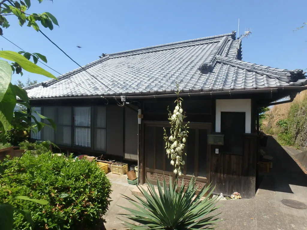 Seaside home with three garden plots